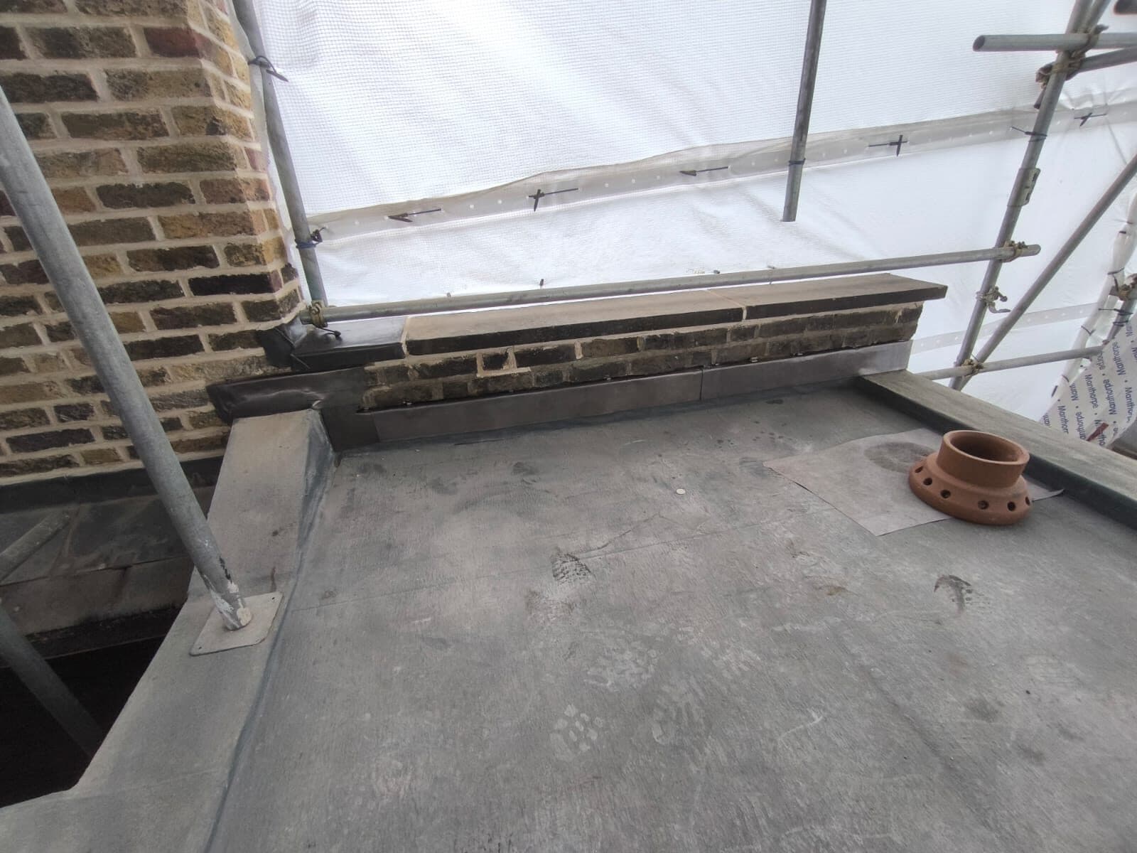 Triflex PMMA waterproofing adjoining the slate roof